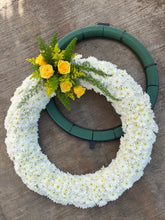 Load image into Gallery viewer, OASIS® Jumbo Wreath 26''
