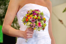 Load image into Gallery viewer, OASIS® Elegant Bouquet Holder (Leaves: Gold)