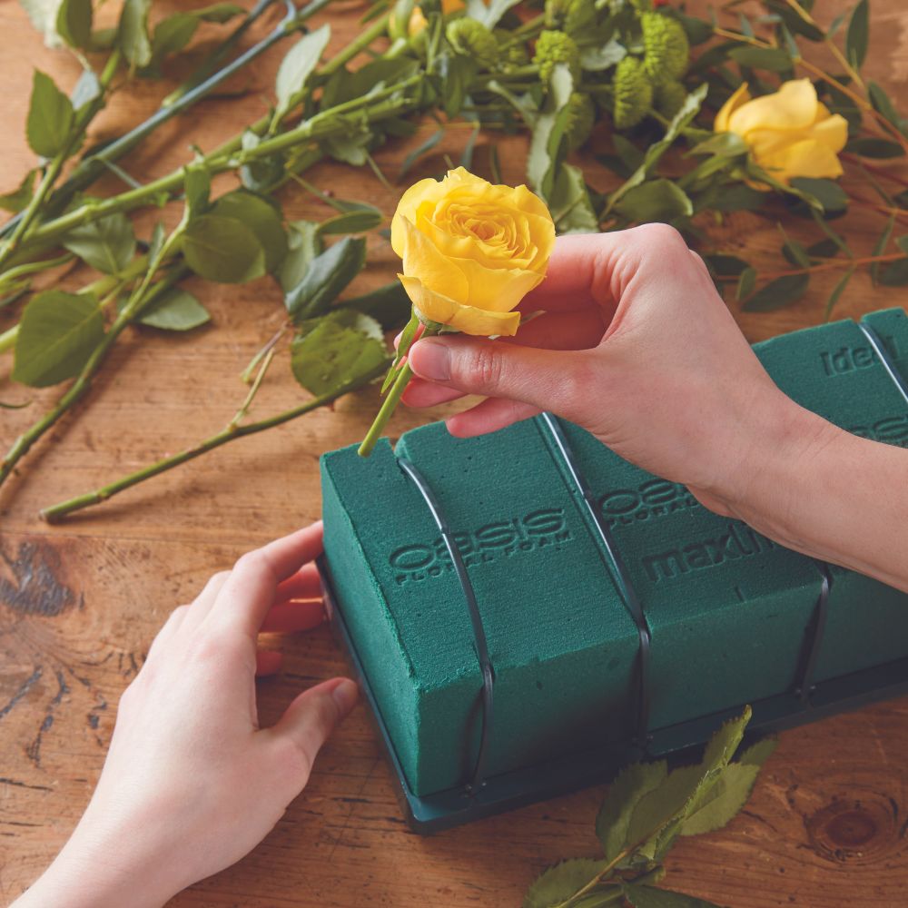What are the Most Essential Tools for Flower Arranging? – OASIS® Floral ...