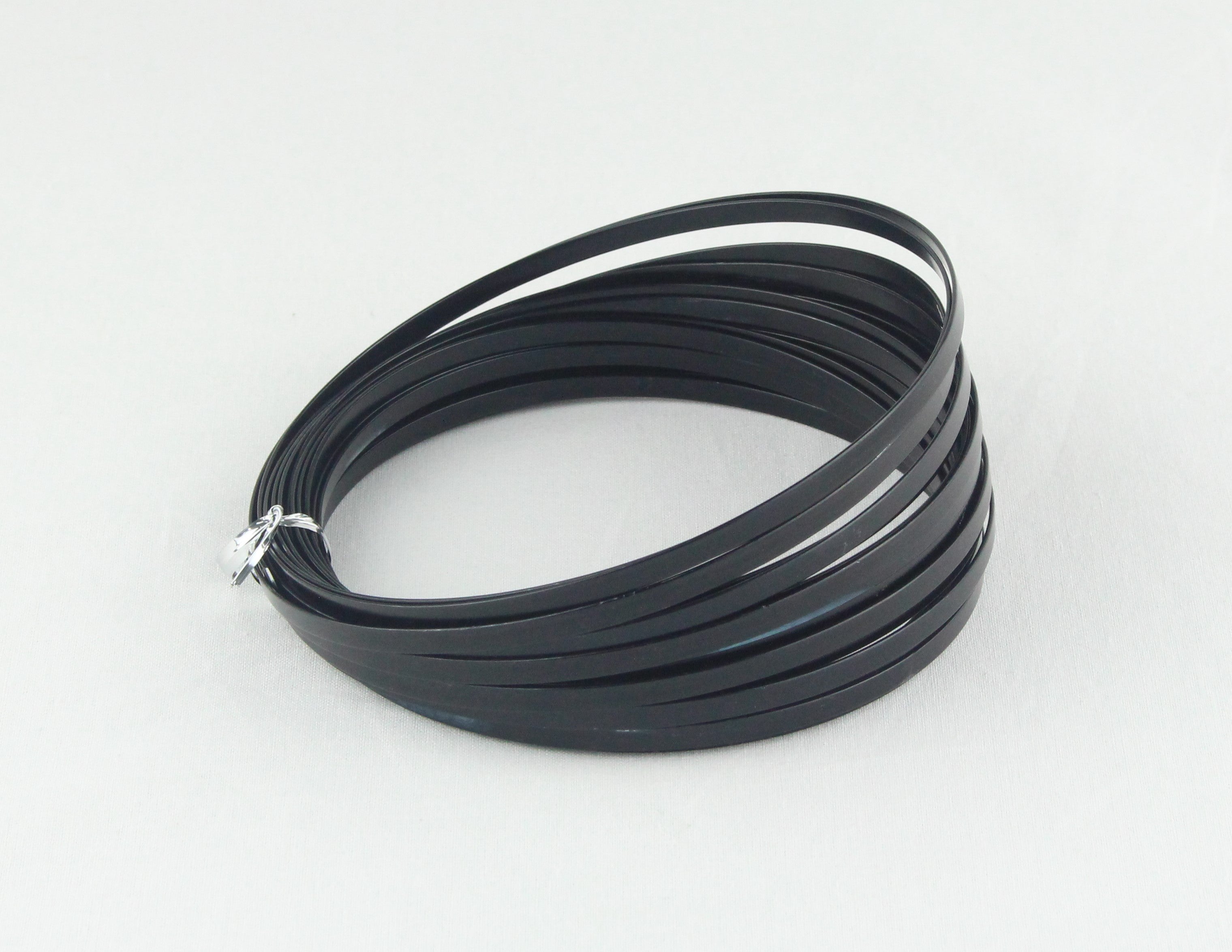Oasis flat aluminum wire is easy to shape yet strong enough to hold ...