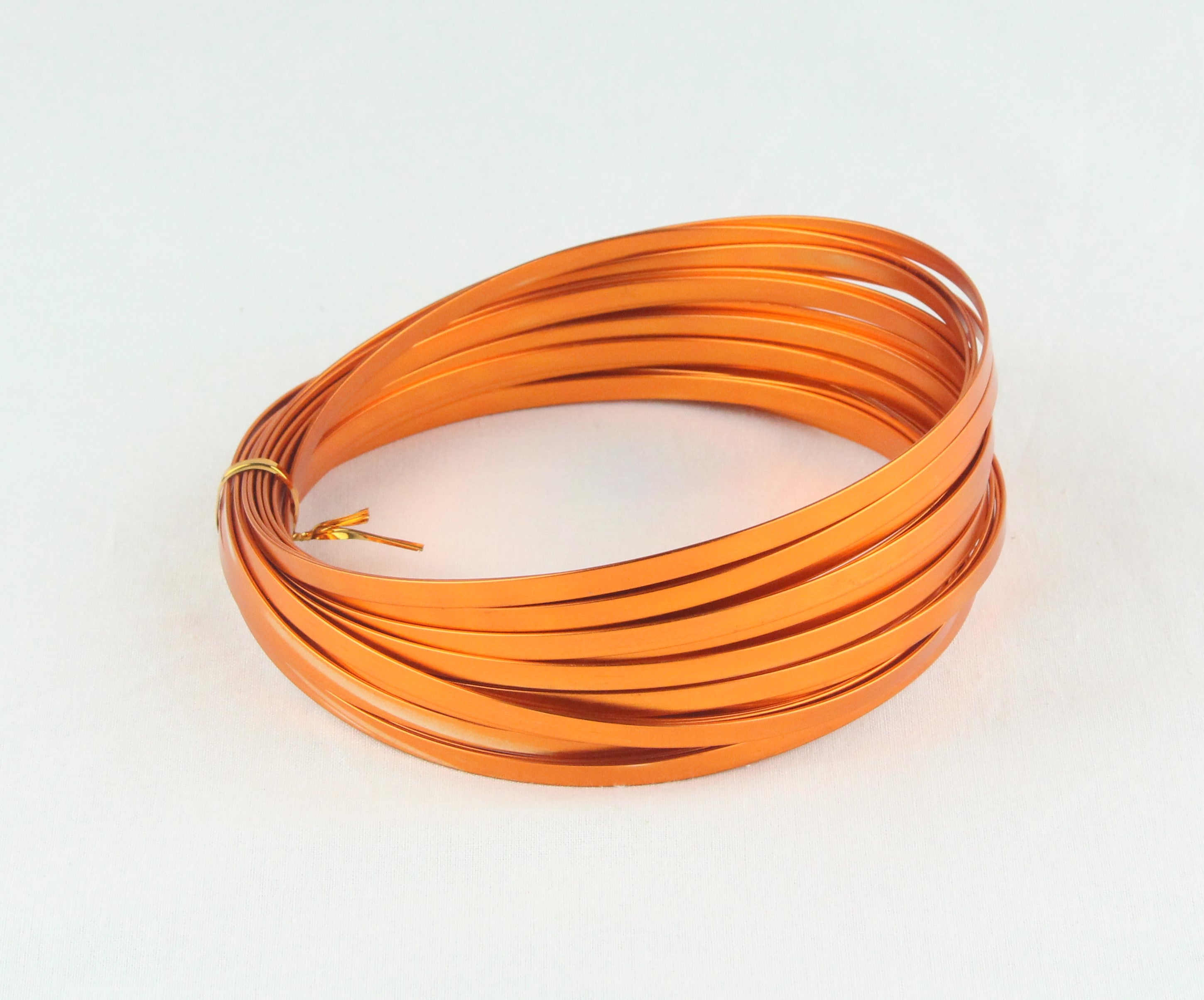 Oasis flat aluminum wire is easy to shape yet strong enough to hold ...
