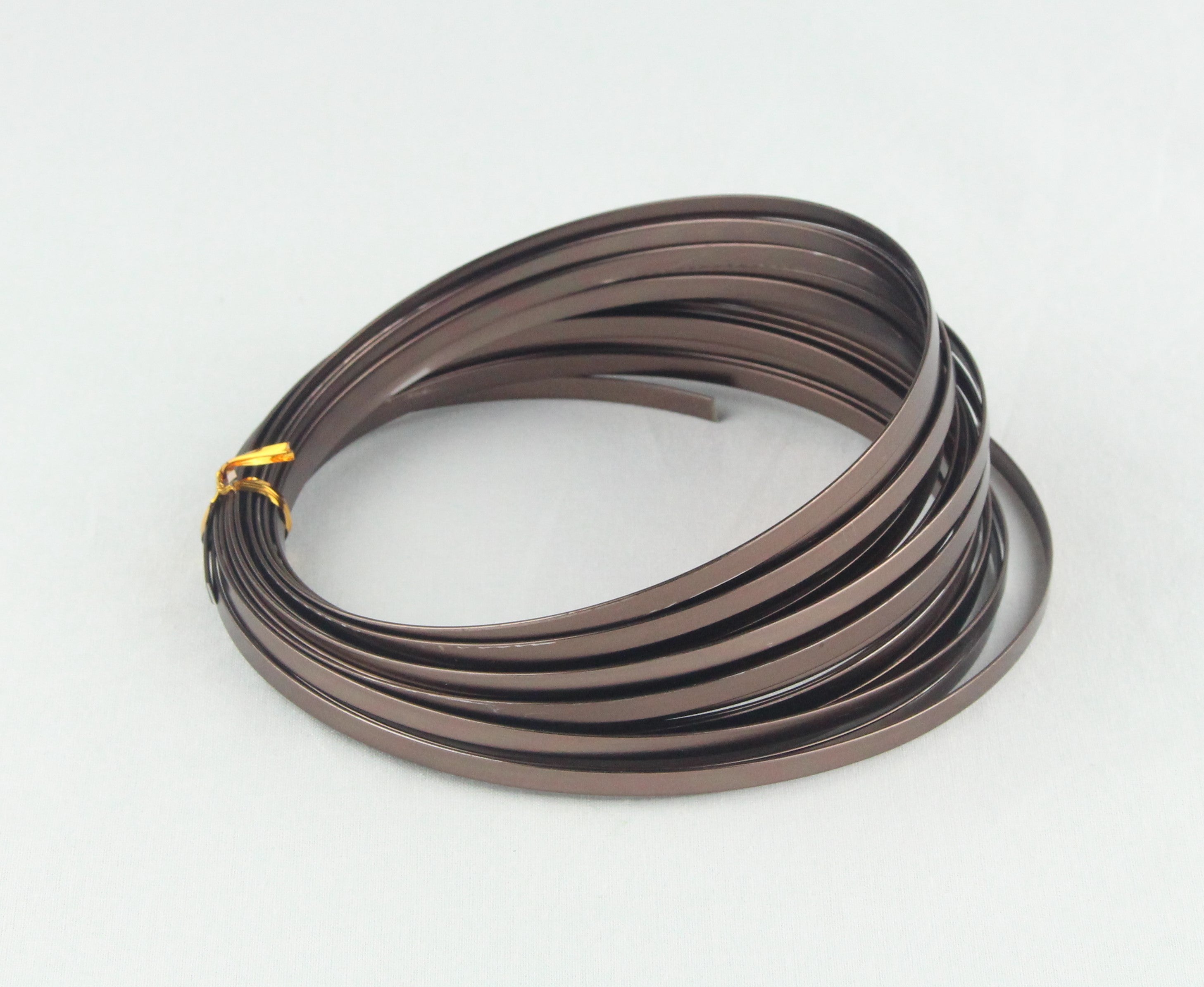 Oasis flat aluminum wire is easy to shape yet strong enough to hold ...