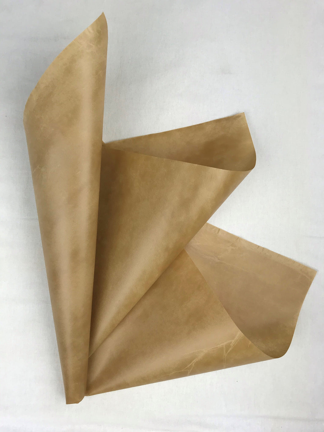 NON WOVEN FLOWER WRAPPING CRISPY SHEET 65CM X 65CM (BROWN)