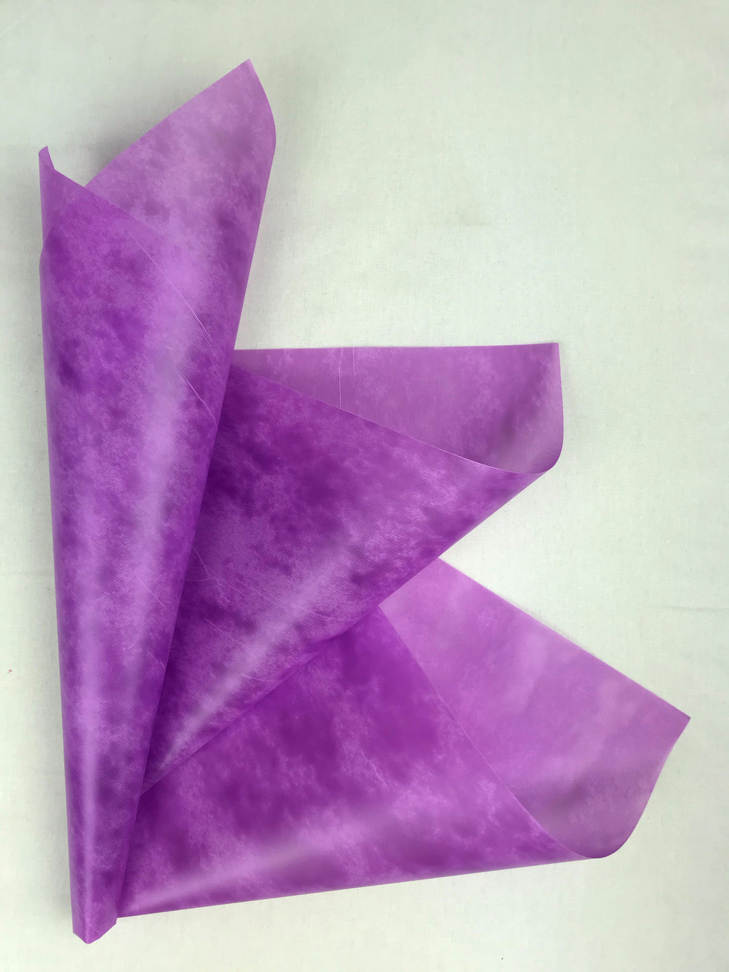 NON WOVEN FLOWER WRAPPING CRISPY SHEET 65CM X 65CM (LAVENDER)