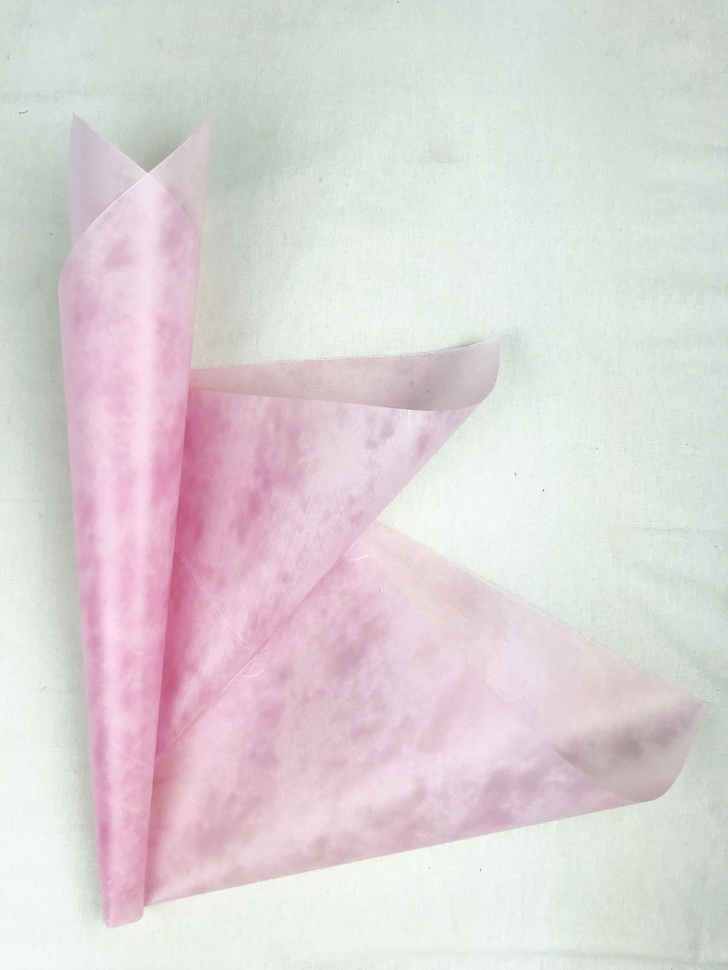 NON WOVEN FLOWER WRAPPING CRISPY SHEET 65CM X 65CM (LIGHT PINK)