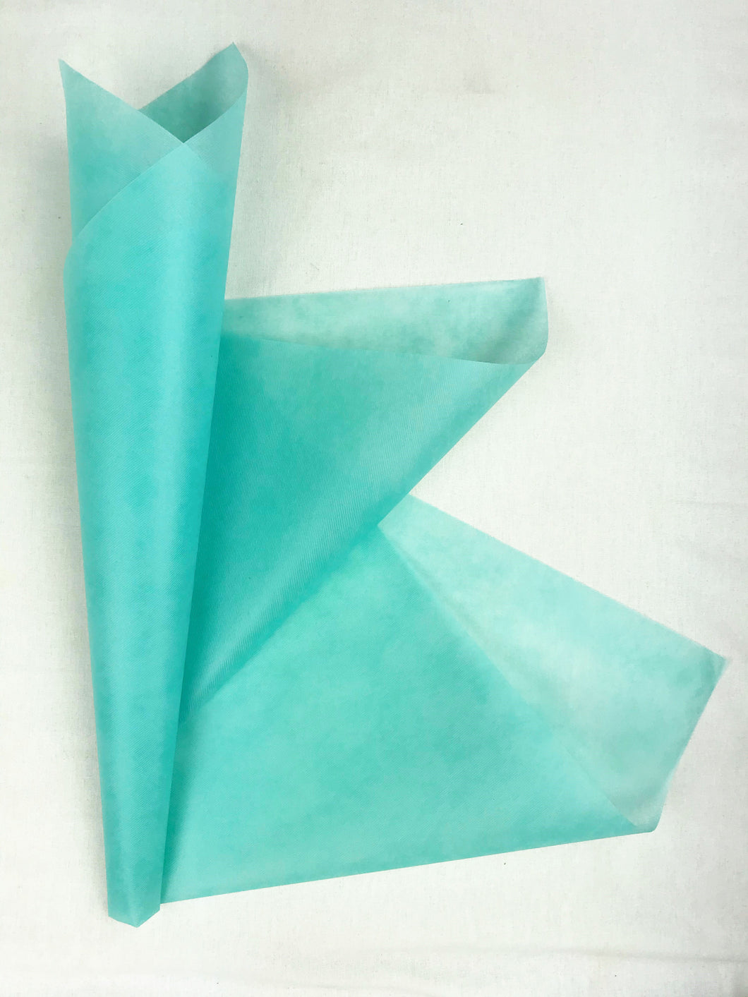 NON WOVEN FLOWER WRAPPING SHELL SHEET 65CM X 65CM (BLUE)