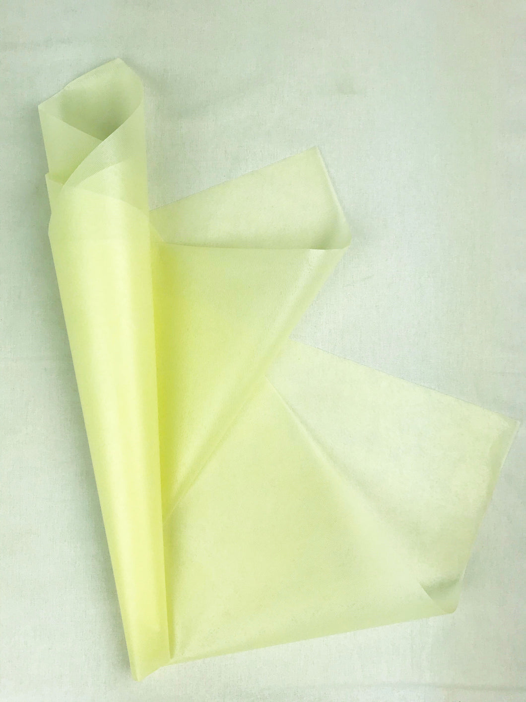 NON WOVEN FLOWER WRAPPING SHELL SHEET 65CM X 65CM (IVORY)