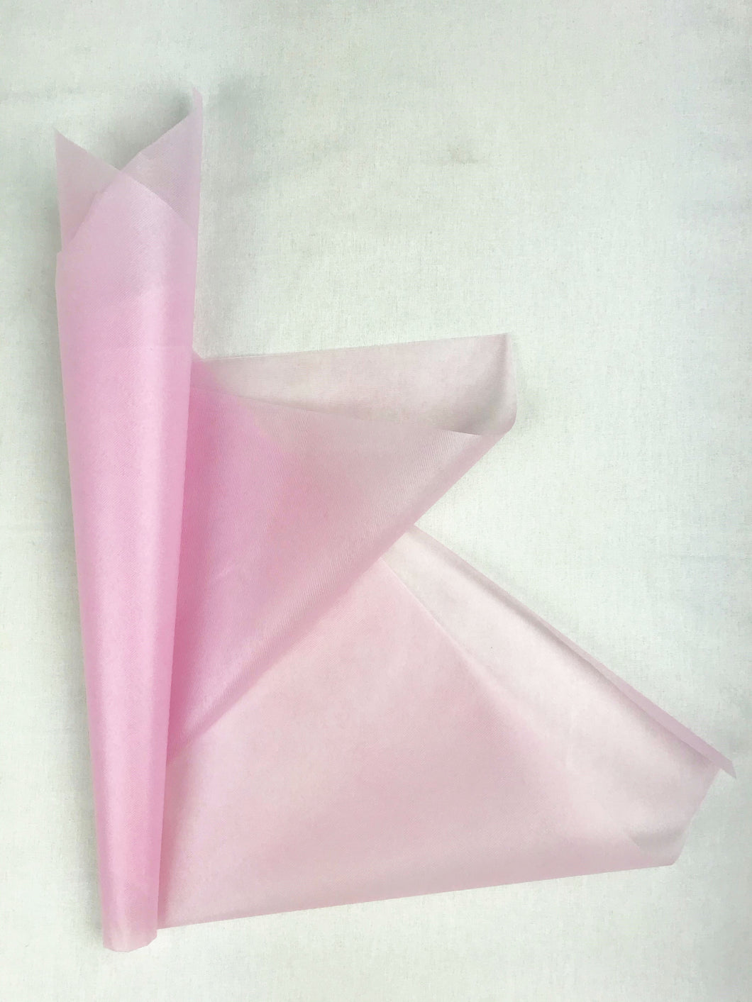 NON WOVEN FLOWER WRAPPING SHELL SHEET 65CM X 65CM (LIGHT PINK)