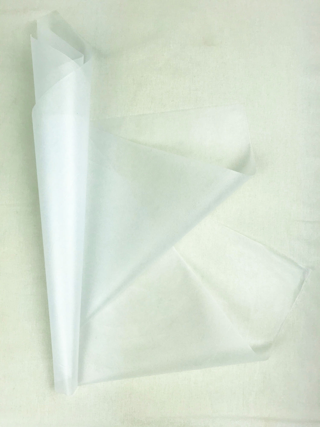 NON WOVEN FLOWER WRAPPING SHELL SHEET 65CM X 65CM (WHITE)
